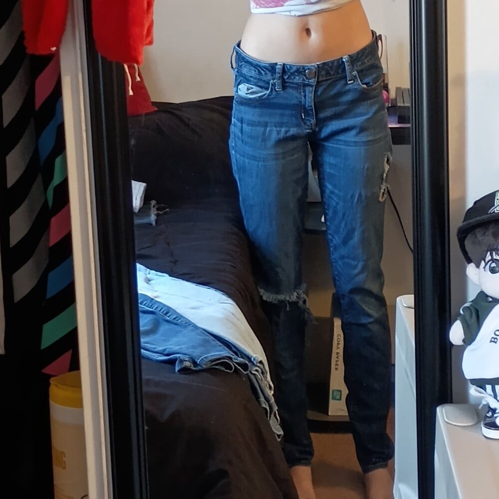 Vintage American Eagle dark wash low rise ripped jeans